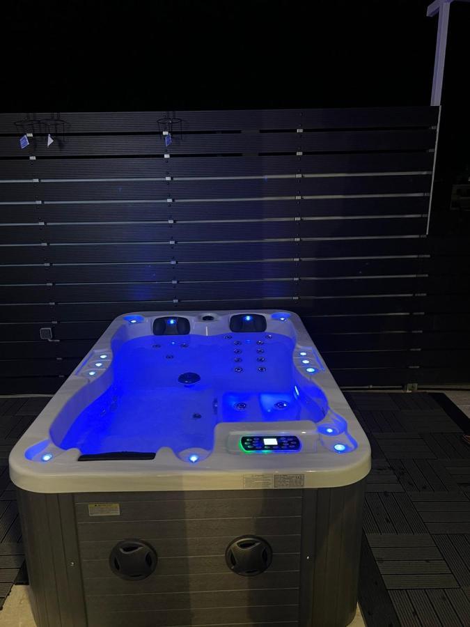 Loft Spa Greece - Enjoy Our Jacuzzi Kalamata Eksteriør billede